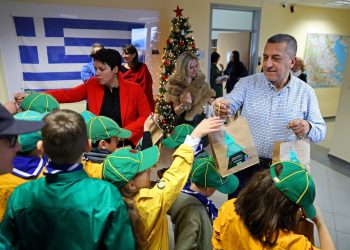 Κάλαντα και ευχές για την νέα χρονιά στον Περιφερειάρχη Θεσσαλίας