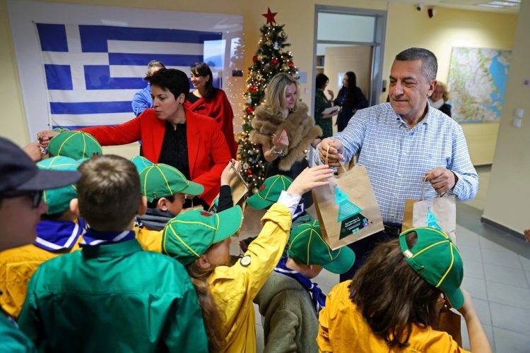 Κάλαντα και ευχές για την νέα χρονιά στον Περιφερειάρχη Θεσσαλίας