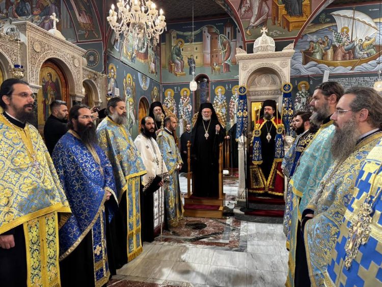 Ο Πανηγυρικός Εσπερινός για την εορτή του συμπολιούχου Τρικάλων Αγίου Νικολάου