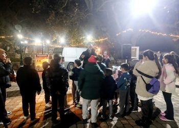 Φωταγωγήθηκε το Χριστουγεννιάτικο Δέντρο στο Ζάρκο