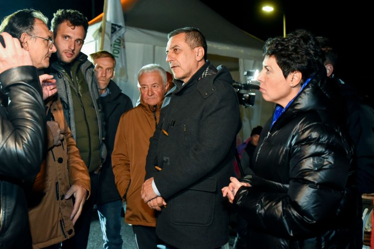 Ο Κουρέτας με τους αγρότες της Νίκαιας: Την επόμενη φορά ας χτυπήσουν εμένα πρώτα