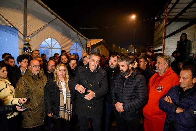Κουρέτας στο μπλόκο Τρικάλων: Στο πλευρό σας μέχρι τέλους, μαζί θα πάμε στον Πρωθυπουργό