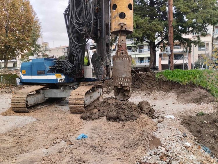 Θεμέλια και εργασίες στήριξης στις δύο νέες γέφυρες των Τρικάλων