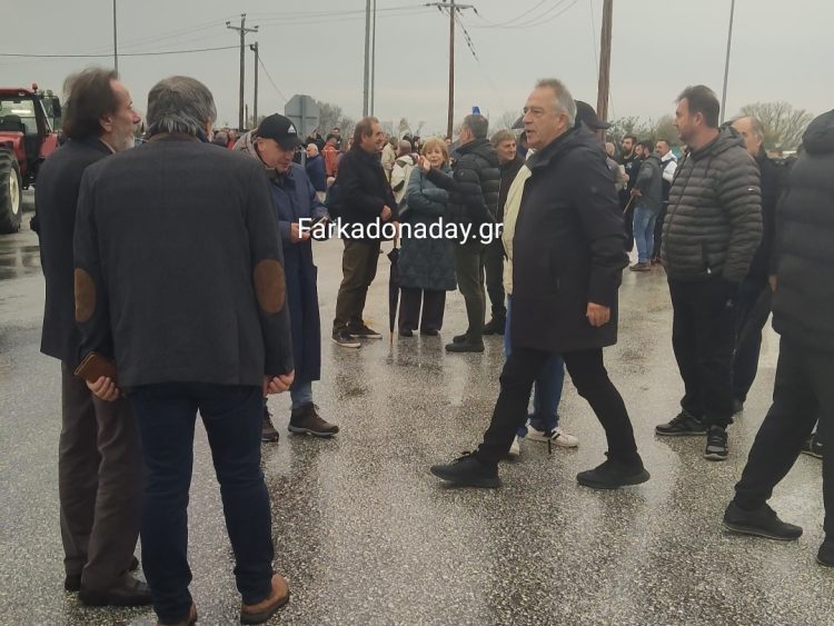 Ο Μιχαλάκης στο πλευρό των αγροτών