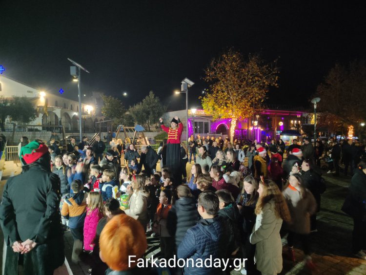 Εντυπωσιακή χριστουγεννιάτικη φωταγώγηση στο Γριζάνο – Μία μαγική βραδιά για μικρούς και μεγάλους!!!