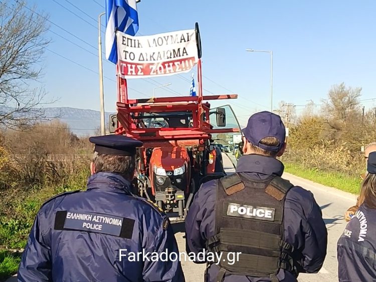 Τρικαλινοί αγρότες κλιμάκωσαν τις κινητοποιήσεις και έκλεισαν τη γέφυρα Παλαιολόγου (BINTEO)