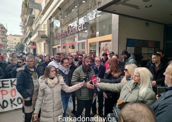 Τρακτέρ στην πλατεία Τρικάλων και πορεία προς τα βουλευτικά γραφεία