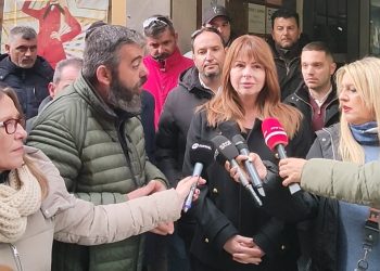 Έντονος διάλογος αγροτών με την Κατερίνα Παπακώστα