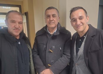 Παραμονή Πρωτοχρονιάς με χαμόγελα… και πολιτικά μηνύματα