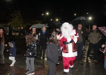 Η Φωταγώγηση του Χριστουγεννιάτικου Δένδρου στους Γόμφους