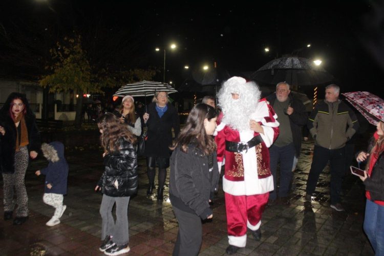 Η Φωταγώγηση του Χριστουγεννιάτικου Δένδρου στους Γόμφους