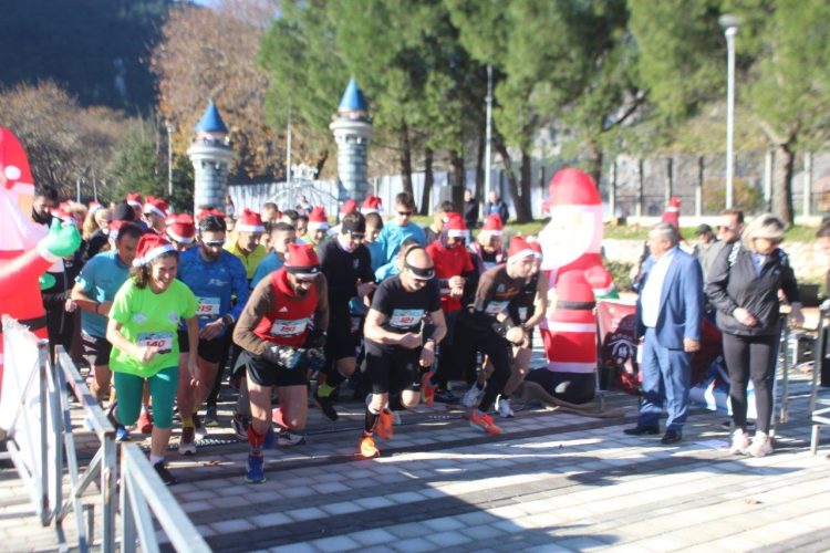 Μεγάλη επιτυχία σημείωσε το 2ο Santa Run Πύλης