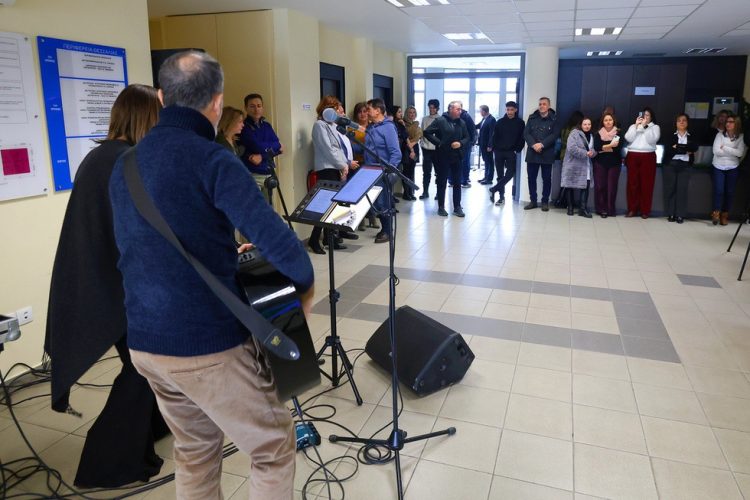 Η έκπληξη του Κουρέτα στους εργαζόμενους της Περιφέρειας