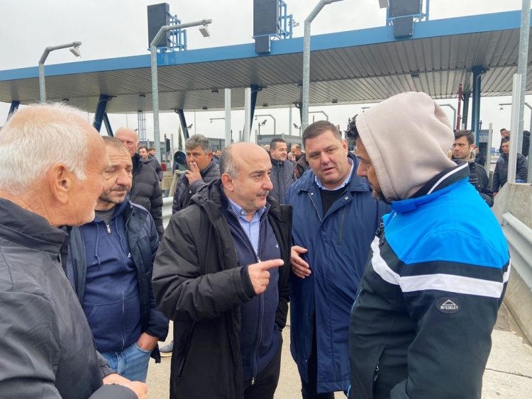 Στο μπλόκο των Τρικαλινών αγροτών στον Λόγγο ο  Σακκάς