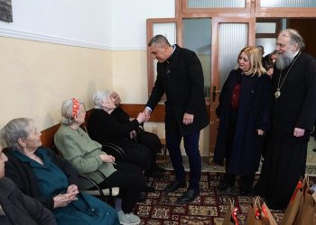 Επίσκεψη  Κουρέτα στο  Γηροκομείο «Άγιος Νικόλαος» στα Μεγάλα Καλύβια