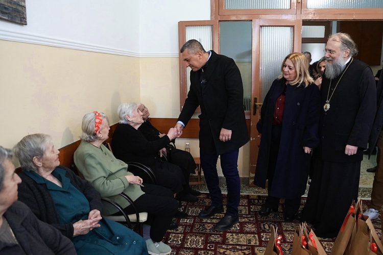 Επίσκεψη Κουρέτα στο Γηροκομείο «Άγιος Νικόλαος» στα Μεγάλα Καλύβια