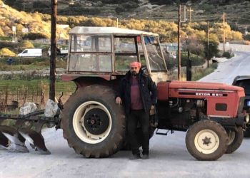 Το πιο μοναχικό μπλόκο της Ελλάδας… Ένας αγρότης, ένα τρακτέρ και η Αμοργός!!