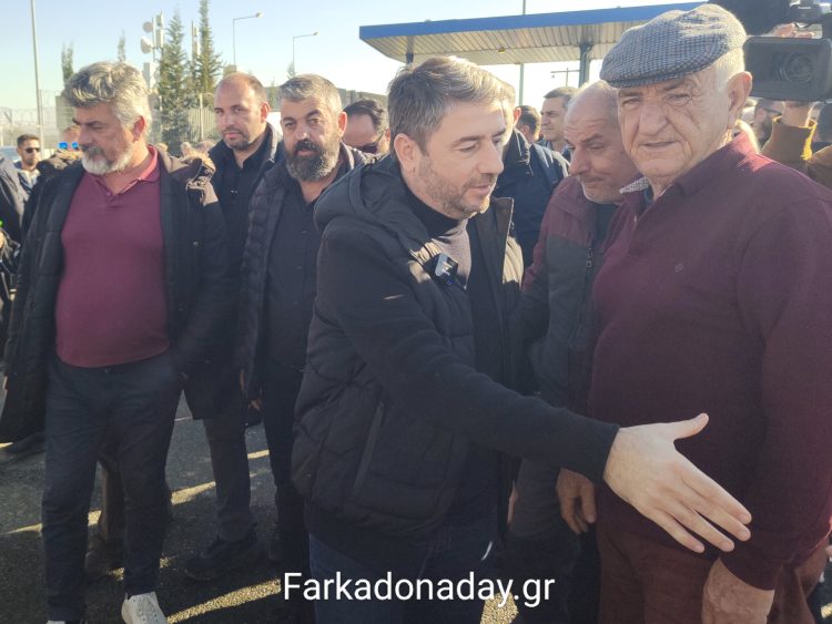 Οι Τρικαλινοί αγρότες ενημερώνουν τον Νίκο Ανδρουλάκη για τα προβλήματά τους στον Ε65