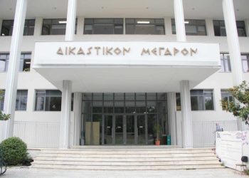 Δίκη Τεμπών: Αλληλεγγύη αγροτών, «εμπόδια» αστυνομίας σε συγγενείς θυμάτων