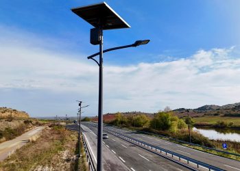 Στην Περιφέρεια Θεσσαλίας εγκαθίστανται 6.100 δίκτυα φωτισμού  τεχνολογίας led με φωτοβολταϊκά