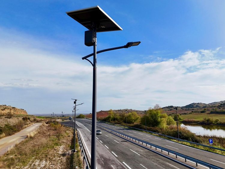 Στην Περιφέρεια Θεσσαλίας εγκαθίστανται 6.100 δίκτυα φωτισμού  τεχνολογίας led με φωτοβολταϊκά