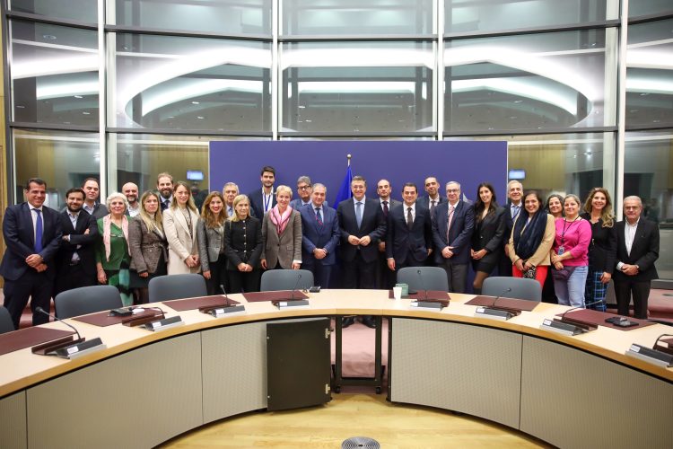 Στις Βρυξέλλες ο Σκρέκας με ατζέντα τη στήριξη της αγροτικής παραγωγής και λύσεις στο στεγαστικό