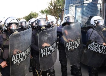 «Πάτε και όπου βγει»: Ξεσηκωμός στην Αλεξανδρούπολη για την υποστελεχωμένη διμοιρία που στέλνουν στη Λάρισα