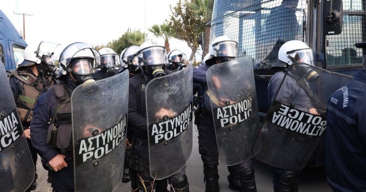 «Πάτε και όπου βγει»: Ξεσηκωμός στην Αλεξανδρούπολη για την υποστελεχωμένη διμοιρία που στέλνουν στη Λάρισα