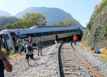 Σιδηροδρομική τραγωδία στο Μεξικό: Τουλάχιστον 13 νεκροί και 100 τραυματίες από εκτροχιασμό τρένου