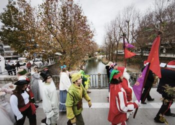 Μελωδική βόλτα στα Τρίκαλα παραμονή Πρωτοχρονιάς