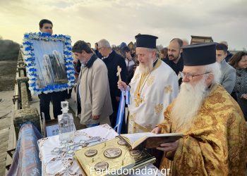 Φαρκαδόνα | Η κατάδυση του Τιμίου Σταυρού στα νερά του Πηνειού