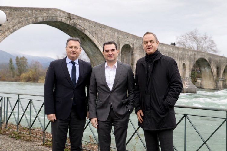Στην Άρτα ο Σκρέκας – Συνεχίζει τις περιοδείες σε όλη την Ελλάδα