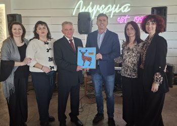 Τιμητική βράβευση του Σάκη Παιδή από τον Μορφωτικό Σύλλογο Ελάφου – Μια συνεργασία με επίκεντρο την εξωστρέφεια και τον πολιτισμό