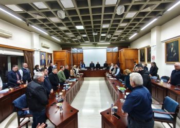 Ένός λεπτού σιγή στη μνήμη των αδικοχαμένων εργατριών της βιομηχανίας ΒΙΟΛΑΝΤΑ από το Δημοτικό Συμβούλιο Τρικκαίων