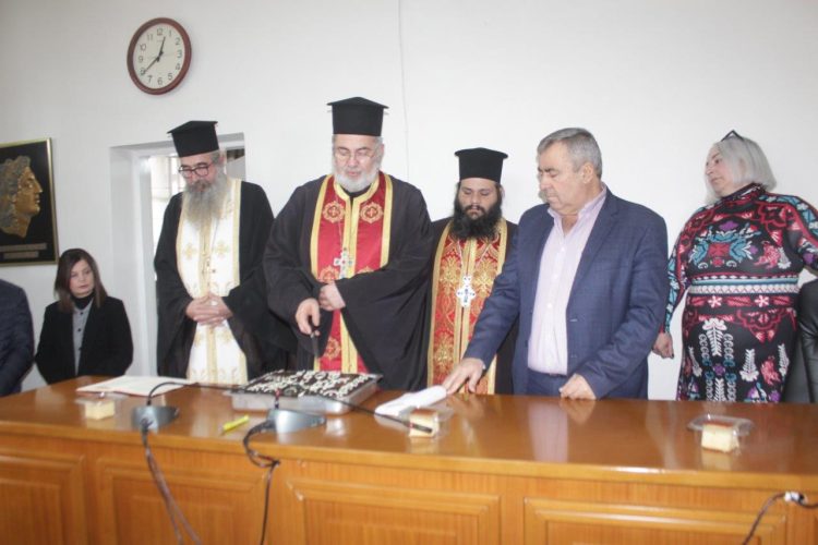 Οι δημοτικοί υπάλληλοι του Δήμου Πύλης έκοψαν την πίτα