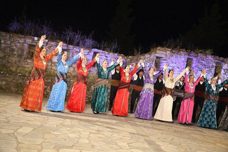 «Χρώματα Παράδοσης» – Ο Χορευτικός Όμιλος Τρικάλων χορεύει για καλό σκοπό