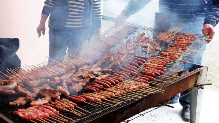 Πλησιάζει η Τσικνοπέμπτη… Πότε πέφτει φέτος