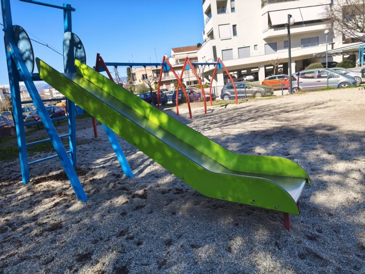 Ανανεωμένη η παιδική χαρά στην πλατεία Βουβής