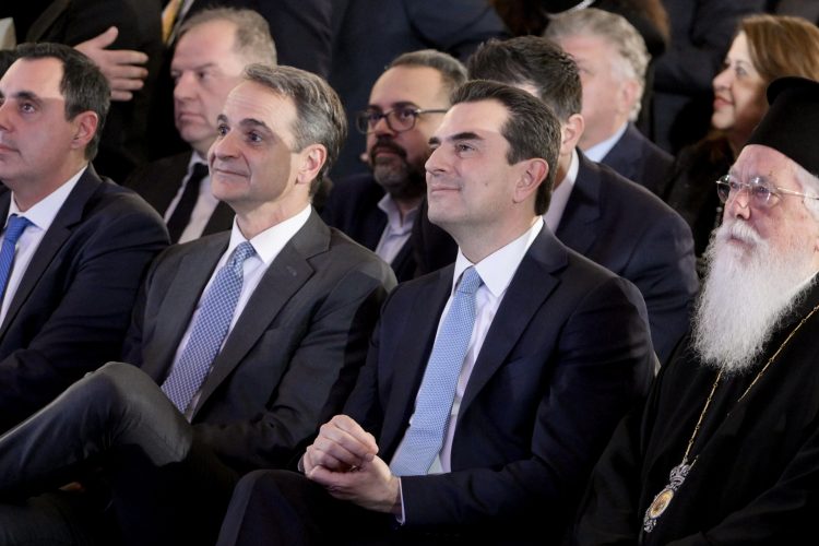 Στο πλευρό του Πρωθυπουργού ο  Σκρέκας, στην κοπή της πίτας, της Γραμματείας Οργανωτικού της Ν.Δ.