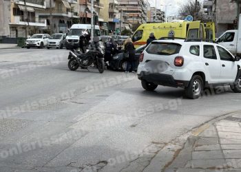 Λάρισα: Αυτοκίνητο παρέσυρε άνδρα με ποδήλατο – Εκσφενδονίστηκε πάνω στο παρμπρίζ