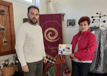 Δωρεά εξοπλισμού σε σχολεία και σύλλογο από τον Θοδωρή Καραΐσκο