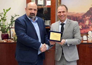 Τιμητική αναγνώριση  Τριαντόπουλου στον Παλαμά για τη συνεργασία μετά τον «Daniel»