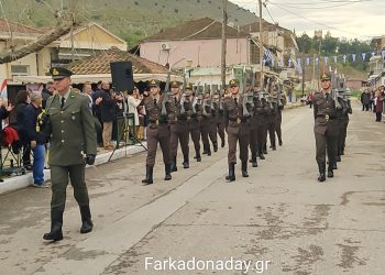 Η μαθητιώσα νεολαία της Φαρκαδόνας σήκωσε τη σημαία ψηλά με λεβεντιά και υπερηφάνεια!