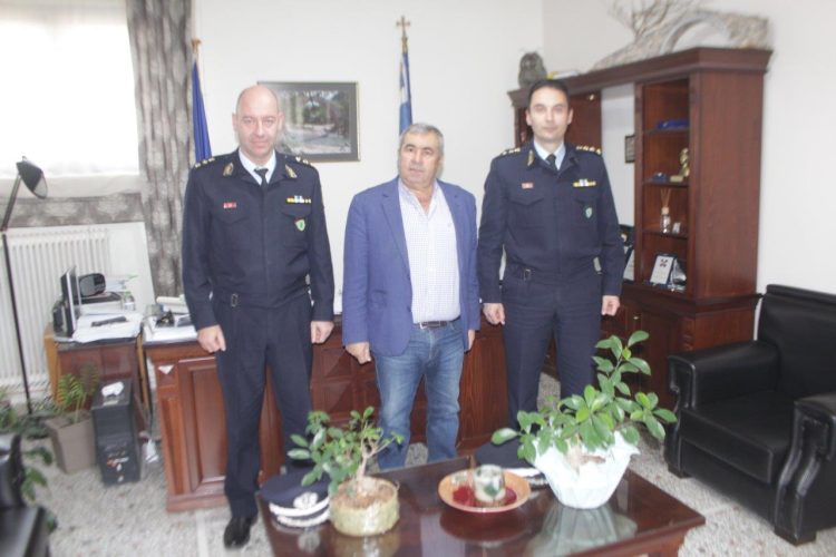 Εθιμοτυπική επίσκεψη του Διευθυντή της Αστυνομικής Διεύθυνσης Τρικάλων στον Δήμαρχο Πύλης