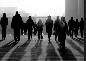 Η «γκρίζα ζώνη» φουσκώνει… Ένας στους τρεις ψηφοφόρους λέει «δεν ξέρω – δεν απαντώ»