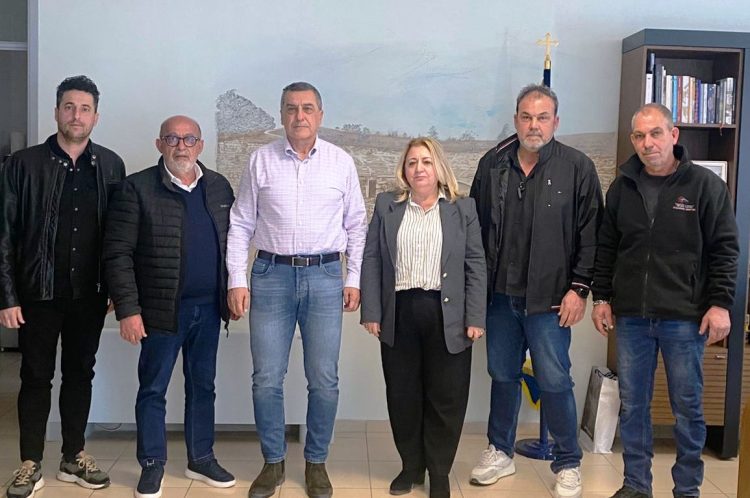Συνάντηση  Κουρέτα με την διοίκηση της ΕΒΕ Φαρκαδόνας και Περιχώρων
