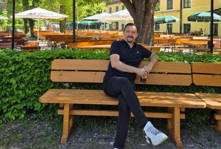 Ένας «δικός μας» άνθρωπος που πέτυχε αλλά συνεχίζει να στέκεται δίπλα μας…