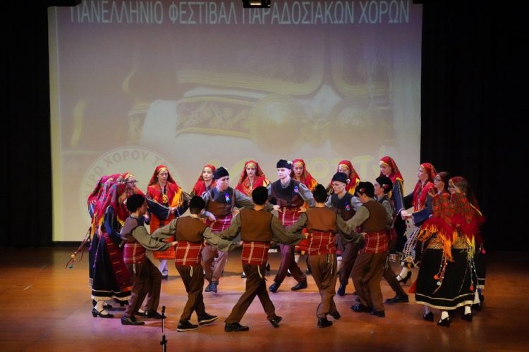 Μεγάλη επιτυχία και πανελλήνια συμμετοχή στη γιορτή της παράδοσης στα Τρίκαλα