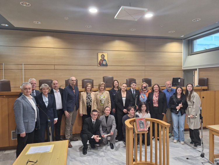 Εικονική Δίκη στα Τρίκαλα: Μαθητές σε ρόλους δικαστών και εισαγγελέων με μεγάλη επιτυχία