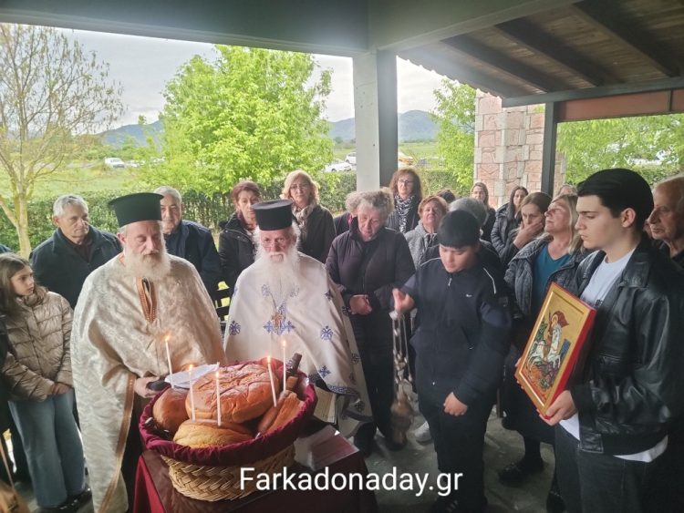 Έφιππη υποδοχή της Εικόνας στον Εσπερινό του Αγίου Γεωργίου στην Φαρκαδόνα